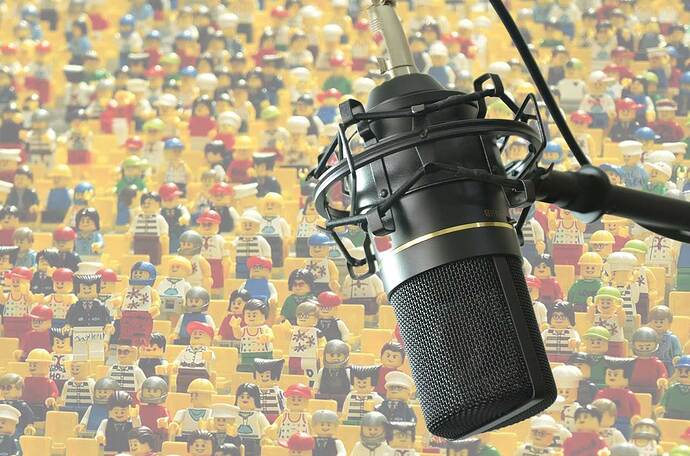 lego-crowd-mic