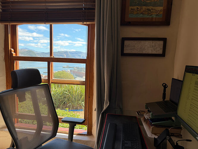 Isla's Desk_by ihaddowflood